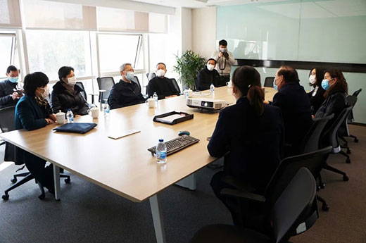 青浦戋戋长余旭峰莅临上；；；；BIN宝盈集团调研企业防疫和复工复产事情